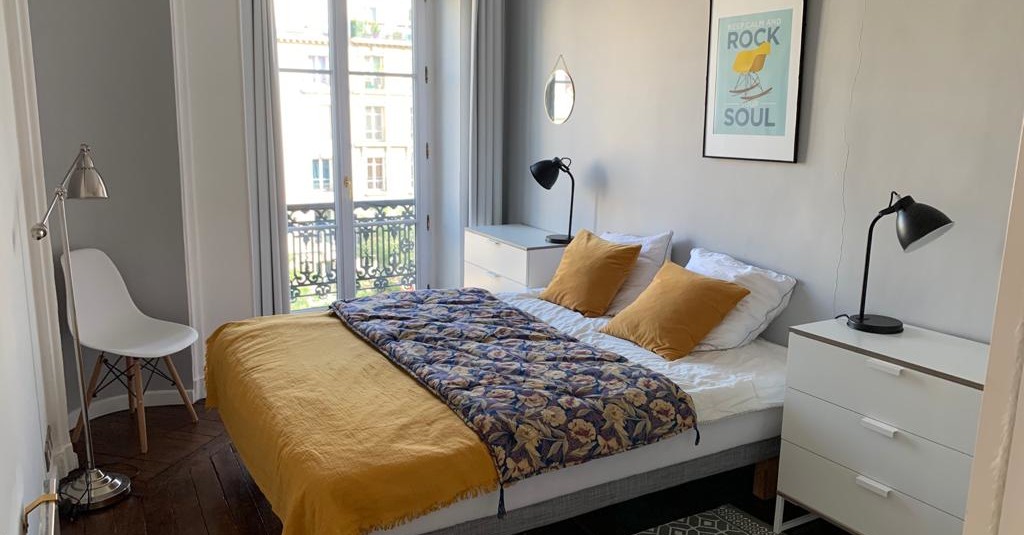 MEUBLÉ – 1 chambre – 34 m2 – Paris 17ème – Rue Guersant – 4e étage sans ascenseur – Loyer charges comprises : 1.500 euros