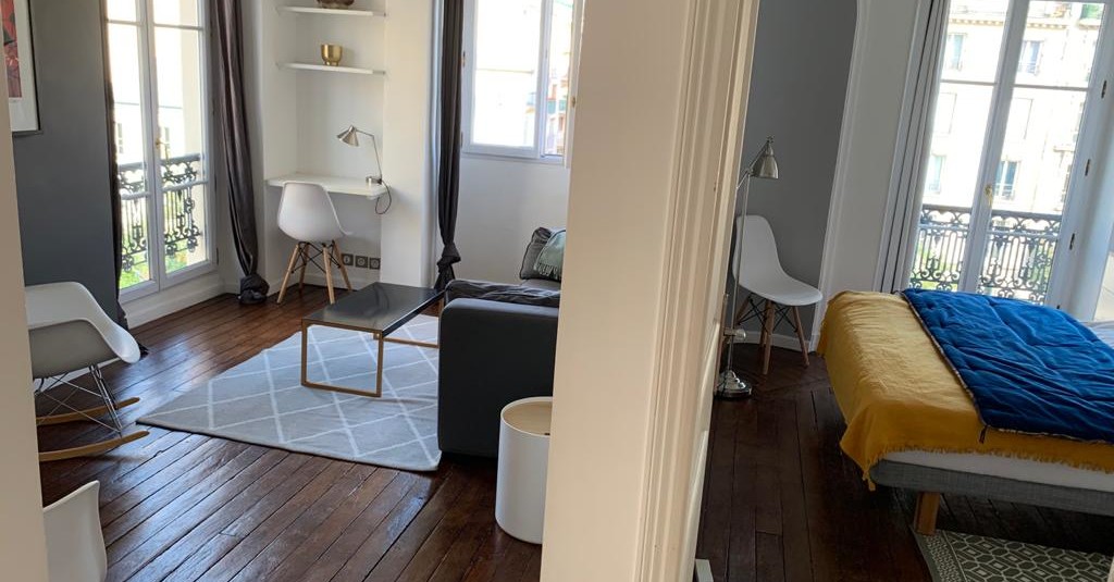 MEUBLÉ – 1 chambre – 34 m2 – Paris 17ème – Rue Guersant – 4e étage sans ascenseur – Loyer charges comprises : 1.500 euros