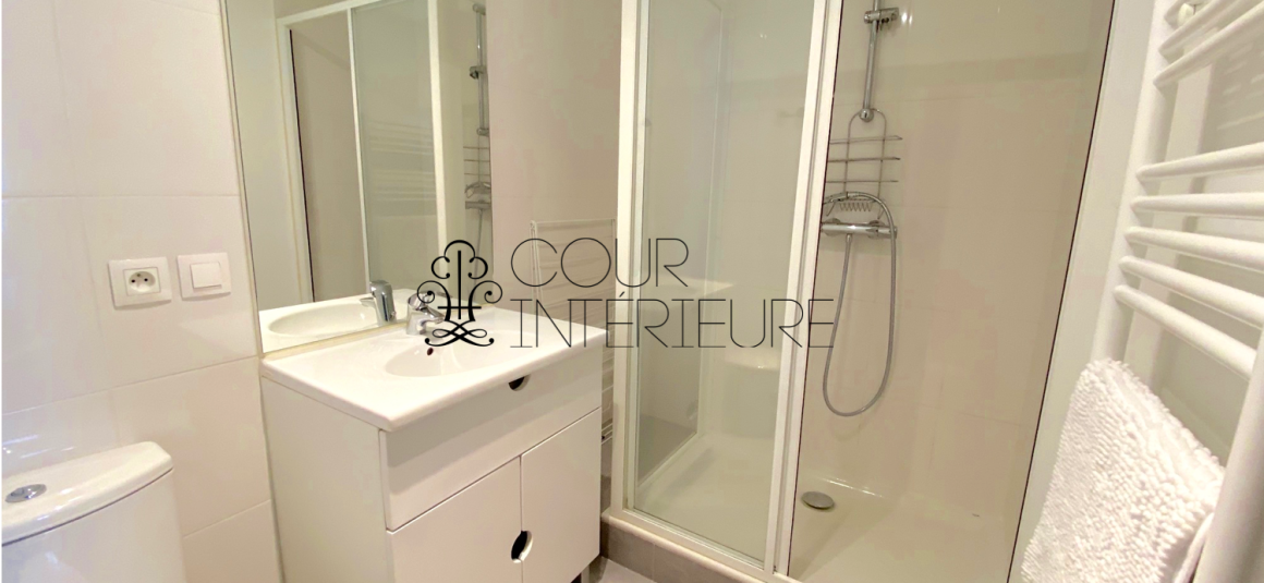 MEUBLÉ – 1 chambre – 92 Neuilly sur Seine – 40 m2 – Rue Paul Chatrousse (Pont de Neuilly) – 2ème étage ascenseur – Loyer charges comprises : 1.600 €