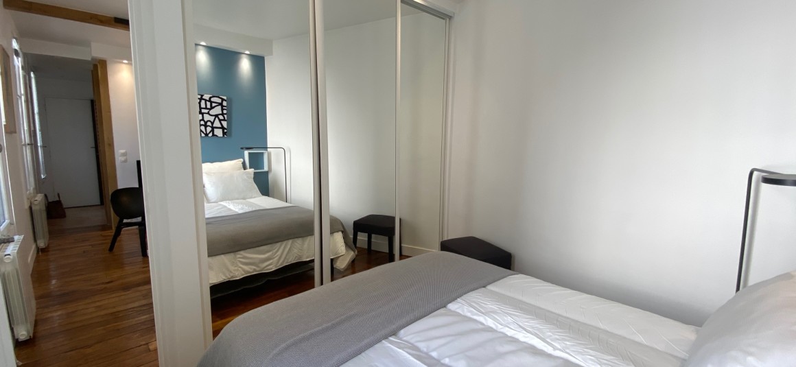 MEUBLÉ – 1 ch – Paris 7ème – Ave Motte Picquet (angle rue Cler) – 35 m2 – 4e étage ascenseur – Loyer cc : 1.890 €