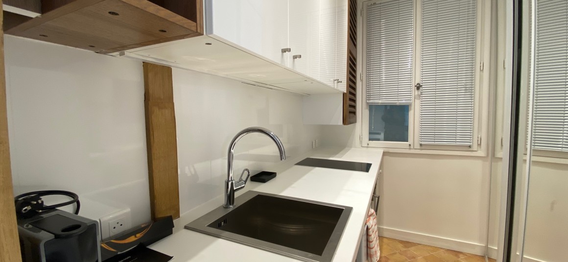 MEUBLÉ – 1 ch – Paris 7ème – Ave Motte Picquet (angle rue Cler) – 35 m2 – 4e étage ascenseur – Loyer cc : 1.890 €