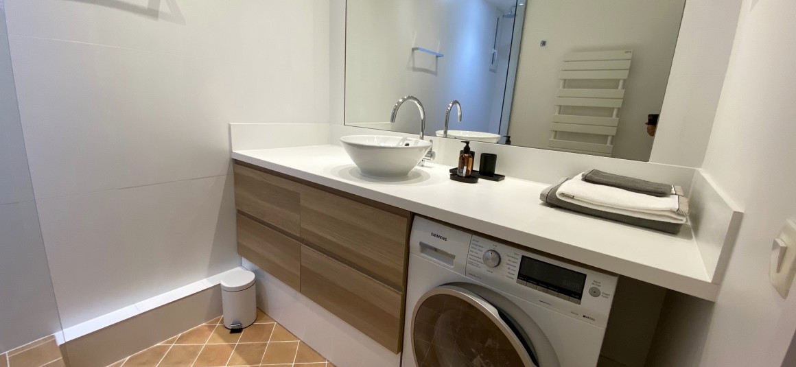 MEUBLÉ – 1 ch – Paris 7ème – Ave Motte Picquet (angle rue Cler) – 35 m2 – 4e étage ascenseur – Loyer cc : 1.890 €