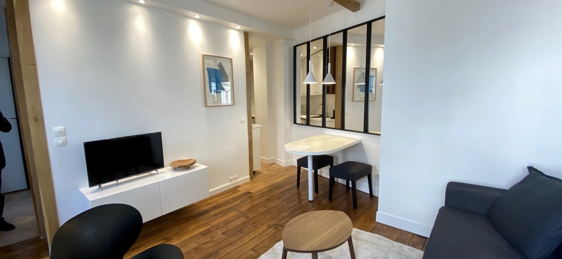 MEUBLÉ – 1 ch – Paris 7ème – Ave Motte Picquet (angle rue Cler) – 35 m2 – 4e étage ascenseur – Loyer cc : 1.890 €