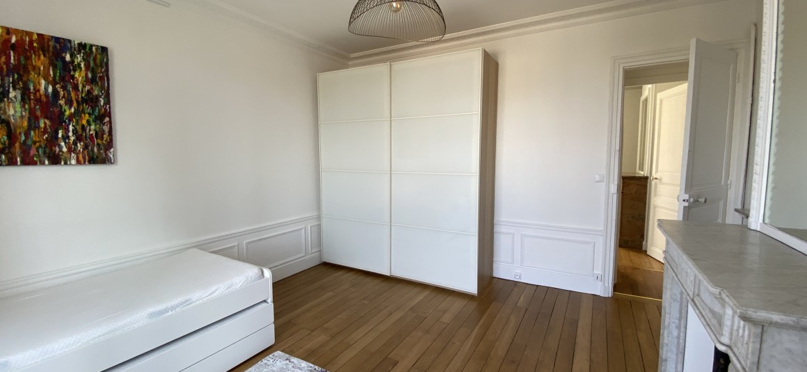 MEUBLÉ – 2 chambres – 70 m2 – Paris 17ème – Bld Bessières/Porte de Clichy – 6e étage ascenseur – Loyer cc : 2.400 €