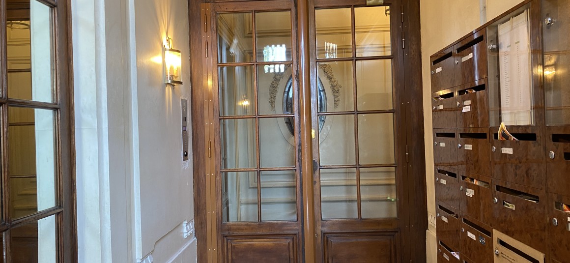 MEUBLÉ – 2 chambres – 70 m2 – Paris 17ème – Bld Bessières/Porte de Clichy – 6e étage ascenseur – Loyer cc : 2.400 €