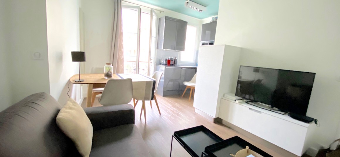 MEUBLÉ – Studio – 21 m2 – Paris 7ème – Belle vue Tour Eiffel – Rue Jean Nicot – 3ème étage ascenseur – Loyer charges comprises : 1.100 euros