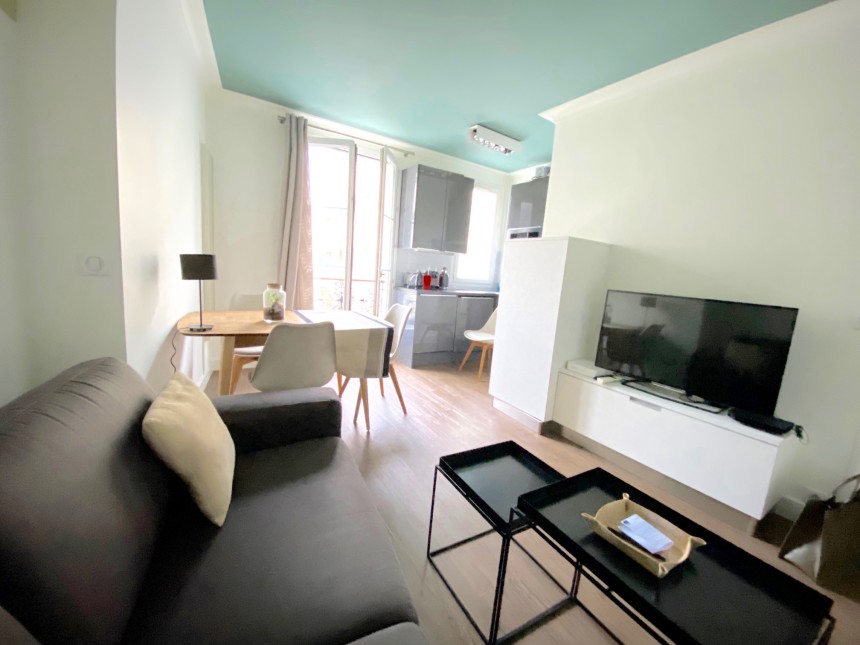 MEUBLÉ – Studio – 21 m2 – Paris 7ème – Belle vue Tour Eiffel – Rue Jean Nicot – 3ème étage ascenseur – Loyer charges comprises : 1.100 euros