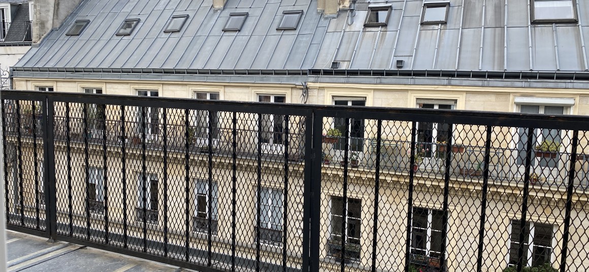 VIDE – 1 ou 2 chambres – 3 pièces – Paris 9e – Sq Montholon – 53 m2 – Terrasse de 10 m2 – 5e étage avec ascenseur – Loyer cc : 1.765 €