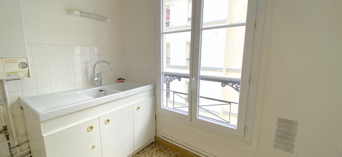 VIDE – 1 ou 2 chambres – 3 pièces – Paris 9e – Sq Montholon – 53 m2 – Terrasse de 10 m2 – 5e étage avec ascenseur – Loyer cc : 1.765 €