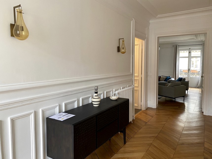 MEUBLÉ – 3 chambres – 160 m2 – Balcon filant – Paris 17ème – Rue Gounod – Ternes/Wagram/Monceau – Standing / Parfait état – 4ème étage avec ascenseur – Loyer cc : 6.000 € (chauff. et eau ch. collectifs)