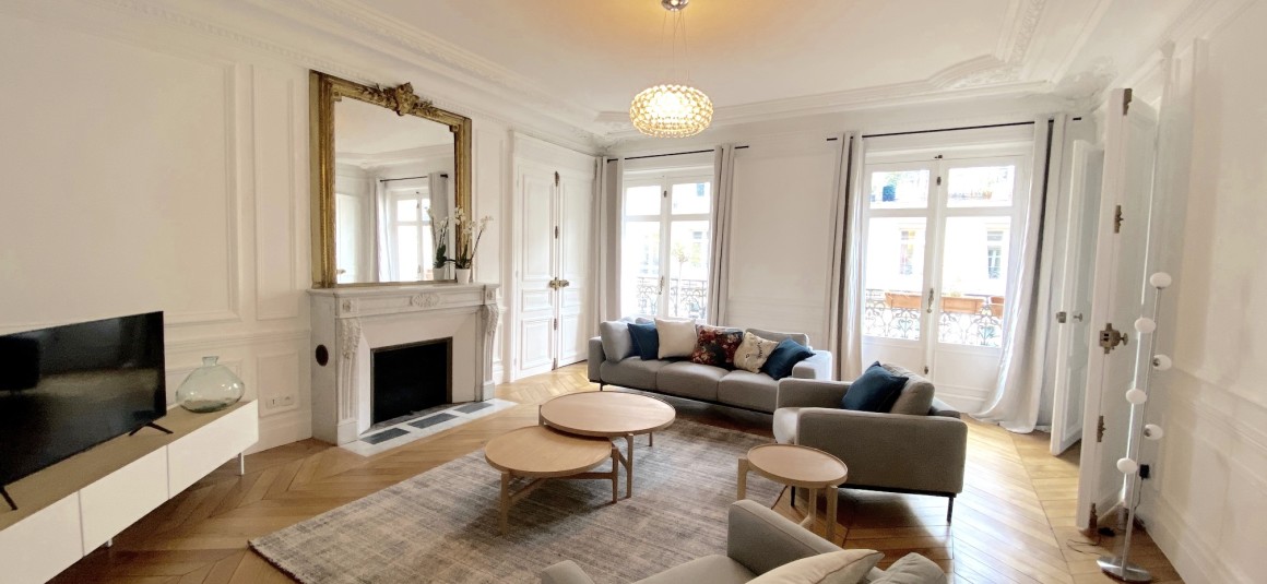 MEUBLÉ – 3 chambres – 160 m2 – Balcon filant – Paris 17ème – Rue Gounod – Ternes/Wagram/Monceau – Standing / Parfait état – 4ème étage avec ascenseur – Loyer cc : 6.000 € (chauff. et eau ch. collectifs)