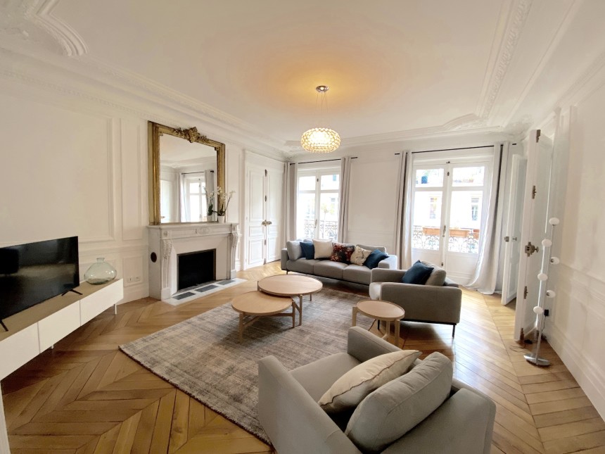 MEUBLÉ – 3 chambres – 160 m2 – Balcon filant – Paris 17ème – Rue Gounod – Ternes/Wagram/Monceau – Standing / Parfait état – 4ème étage avec ascenseur – Loyer cc : 6.000 € (chauff. et eau ch. collectifs)