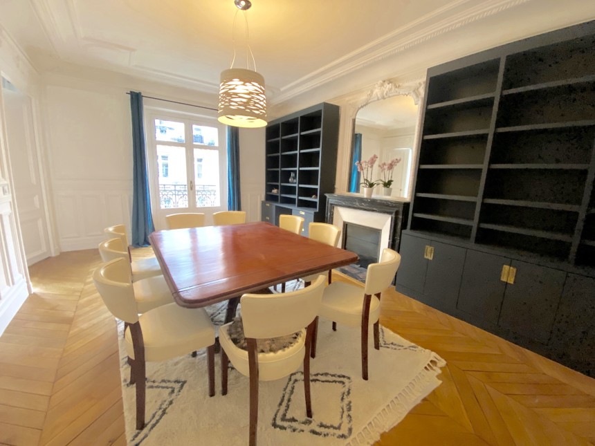 MEUBLÉ – 3 chambres – 160 m2 – Balcon filant – Paris 17ème – Rue Gounod – Ternes/Wagram/Monceau – Standing / Parfait état – 4ème étage avec ascenseur – Loyer cc : 6.000 € (chauff. et eau ch. collectifs)