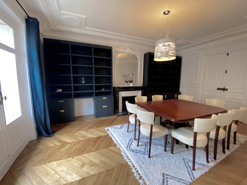 MEUBLÉ – 3 chambres – 160 m2 – Balcon filant – Paris 17ème – Rue Gounod – Ternes/Wagram/Monceau – Standing / Parfait état – 4ème étage avec ascenseur – Loyer cc : 6.000 € (chauff. et eau ch. collectifs)