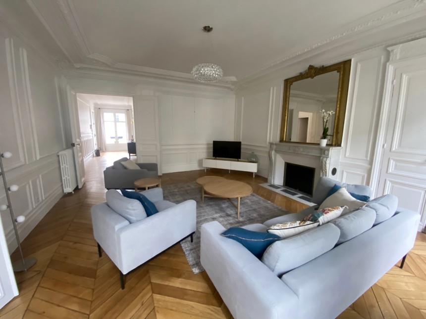 MEUBLÉ – 3 chambres – 160 m2 – Balcon filant – Paris 17ème – Rue Gounod – Ternes/Wagram/Monceau – Standing / Parfait état – 4ème étage avec ascenseur – Loyer cc : 6.000 € (chauff. et eau ch. collectifs)