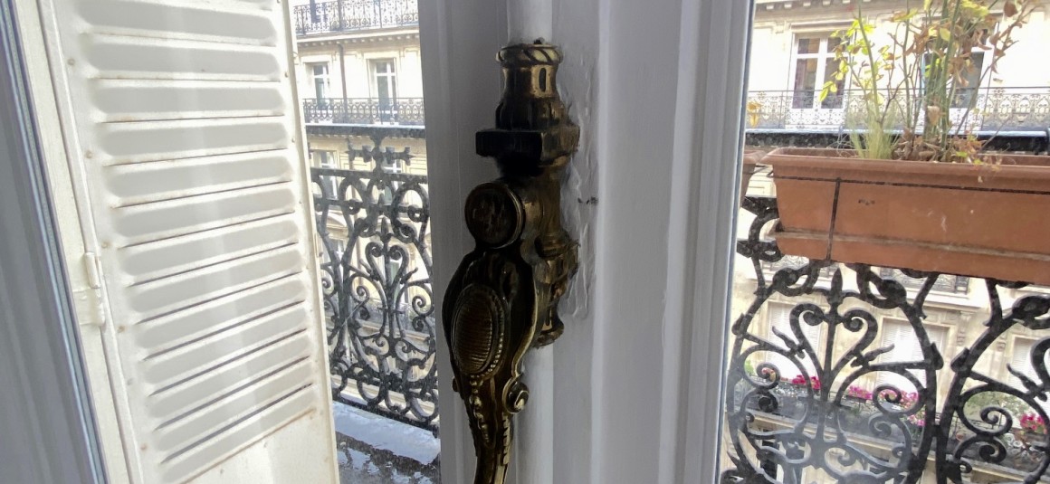 MEUBLÉ – 3 chambres – 160 m2 – Balcon filant – Paris 17ème – Rue Gounod – Ternes/Wagram/Monceau – Standing / Parfait état – 4ème étage avec ascenseur – Loyer cc : 6.000 € (chauff. et eau ch. collectifs)
