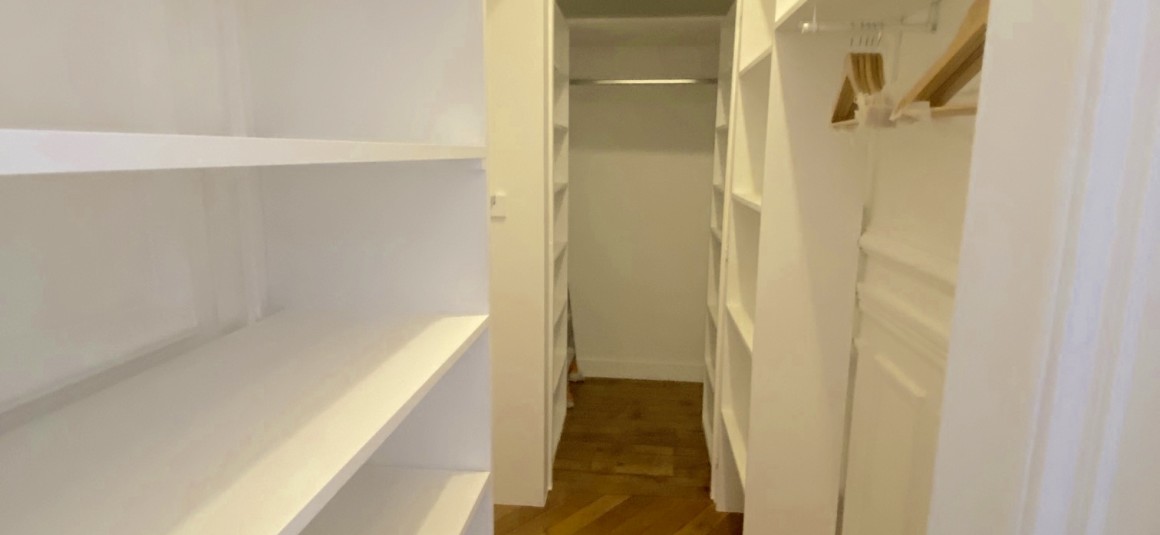 MEUBLÉ – 3 chambres – 160 m2 – Balcon filant – Paris 17ème – Rue Gounod – Ternes/Wagram/Monceau – Standing / Parfait état – 4ème étage avec ascenseur – Loyer cc : 6.000 € (chauff. et eau ch. collectifs)