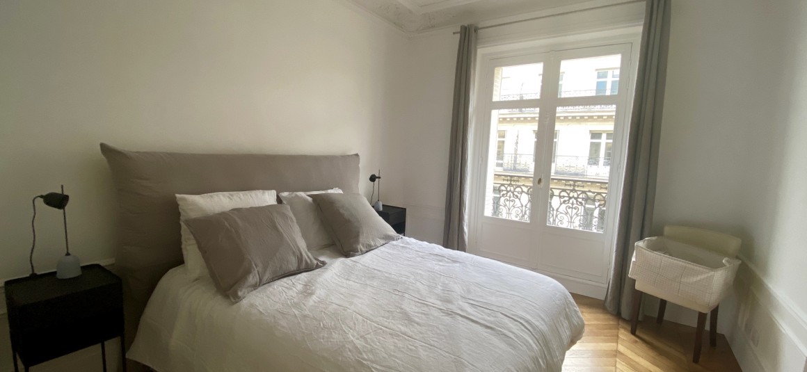MEUBLÉ – 3 chambres – 160 m2 – Balcon filant – Paris 17ème – Rue Gounod – Ternes/Wagram/Monceau – Standing / Parfait état – 4ème étage avec ascenseur – Loyer cc : 6.000 € (chauff. et eau ch. collectifs)