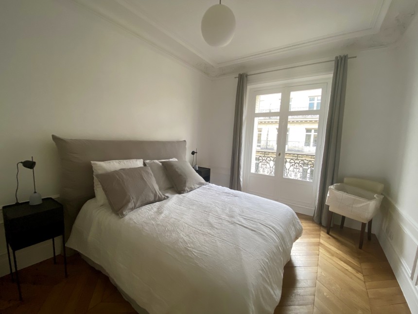 MEUBLÉ – 3 chambres – 160 m2 – Balcon filant – Paris 17ème – Rue Gounod – Ternes/Wagram/Monceau – Standing / Parfait état – 4ème étage avec ascenseur – Loyer cc : 6.000 € (chauff. et eau ch. collectifs)