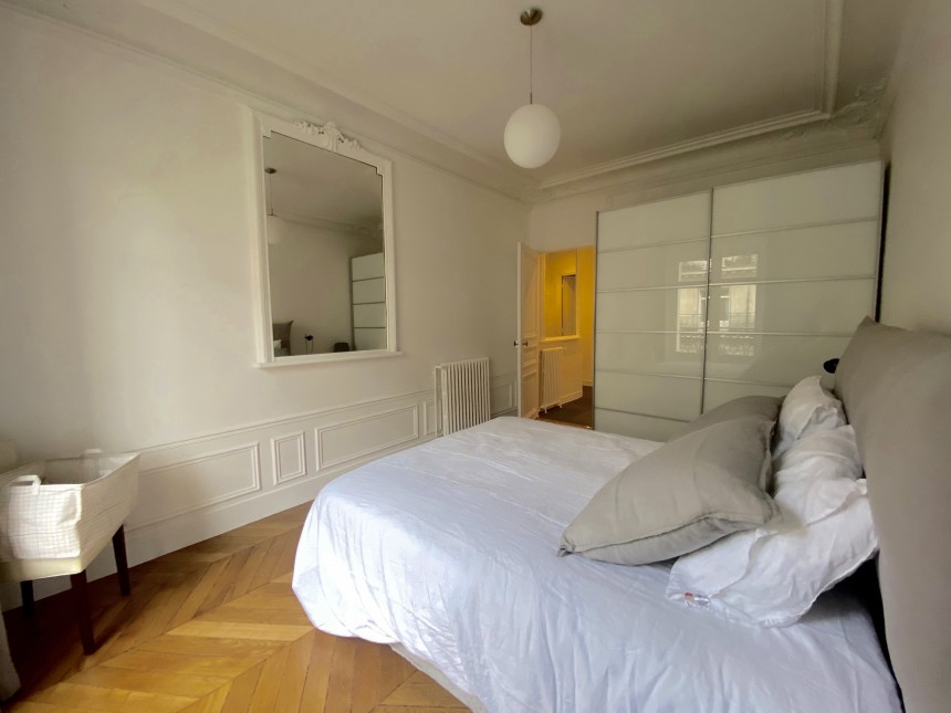 MEUBLÉ – 3 chambres – 160 m2 – Balcon filant – Paris 17ème – Rue Gounod – Ternes/Wagram/Monceau – Standing / Parfait état – 4ème étage avec ascenseur – Loyer cc : 6.000 € (chauff. et eau ch. collectifs)