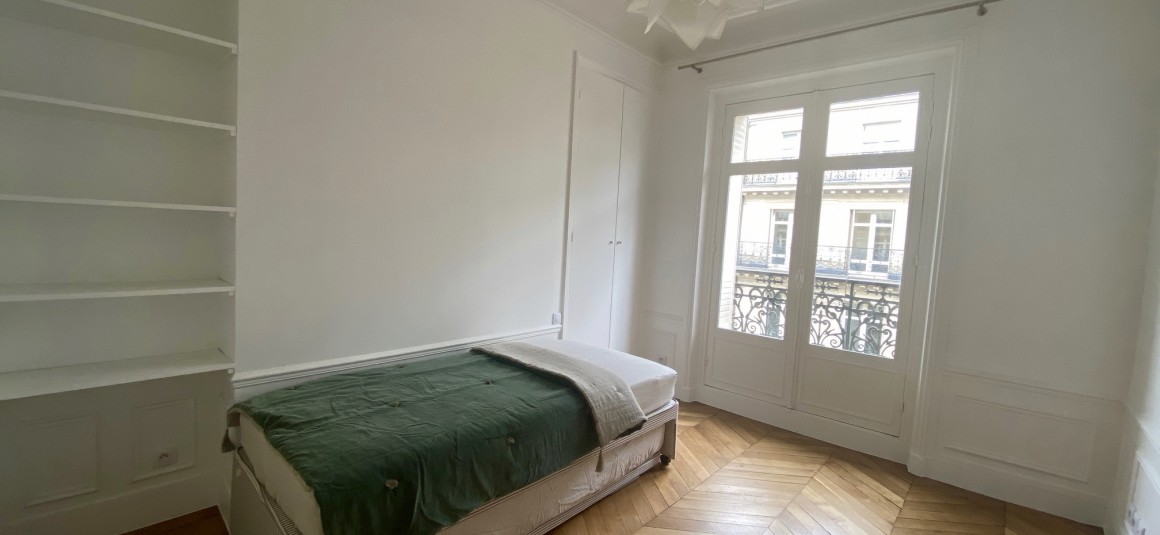 MEUBLÉ – 3 chambres – 160 m2 – Balcon filant – Paris 17ème – Rue Gounod – Ternes/Wagram/Monceau – Standing / Parfait état – 4ème étage avec ascenseur – Loyer cc : 6.000 € (chauff. et eau ch. collectifs)