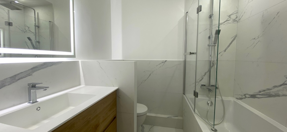 MEUBLÉ – 3 chambres – 160 m2 – Balcon filant – Paris 17ème – Rue Gounod – Ternes/Wagram/Monceau – Standing / Parfait état – 4ème étage avec ascenseur – Loyer cc : 6.000 € (chauff. et eau ch. collectifs)