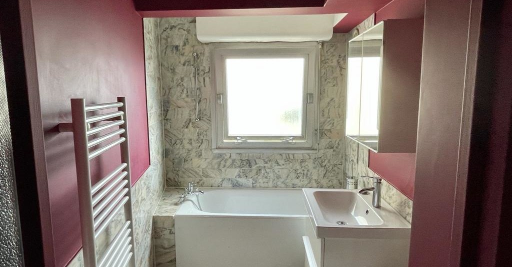 MEUBLÉ – Studio – 25 m2 – Paris 9e – Rue Pigalle – 5ème étage ascenseur sur cour – Balcon – Loyer cc : 1.100 €