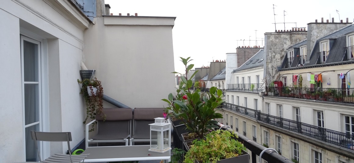 VIDE – 1 ou 2 chambres – 3 pièces – Paris 9e – Sq Montholon – 53 m2 – Terrasse de 10 m2 – 5e étage avec ascenseur – Loyer cc : 1.765 €