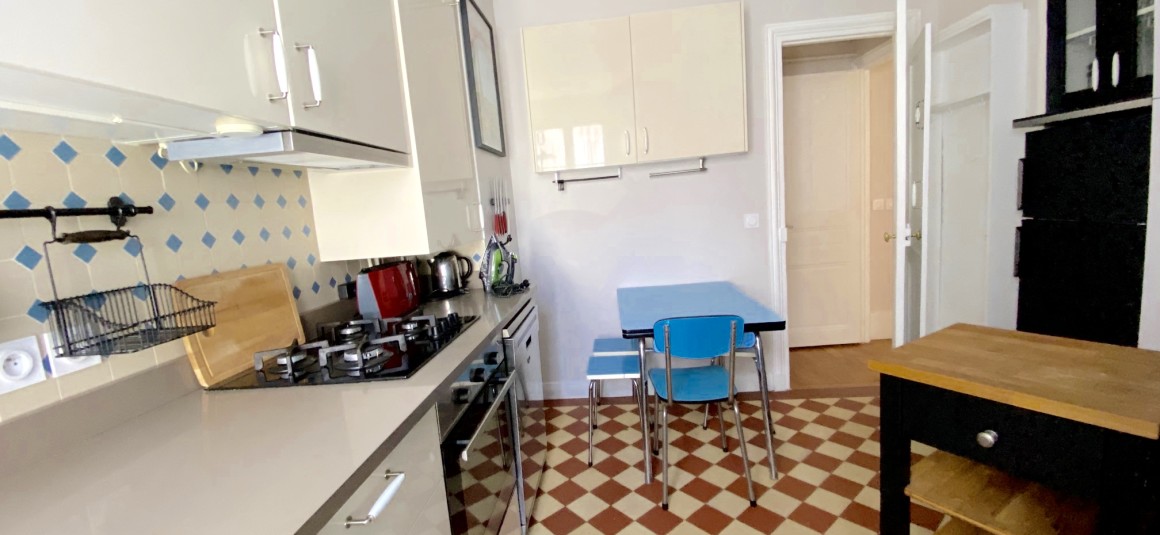 MEUBLÉ – 2 ch + bureau – 90 m2 – Paris 17ème – Rue Labie – 4e étage ascenseur – Metro : Ternes – Argentine – Loyer cc : 2.710 euros cc