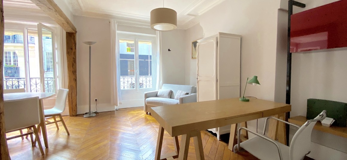 MEUBLÉ – 2 ch + bureau – 90 m2 – Paris 17ème – Rue Labie – 4e étage ascenseur – Metro : Ternes – Argentine – Loyer cc : 2.710 euros cc