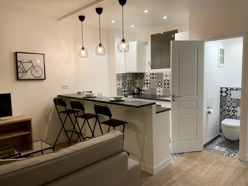 MEUBLÉ – 1 chambre – 31 m2 – Paris 17ème – Rue Débarcadère – 3ème étage ascenseur – Loyer charges comprises : 1.500 euros