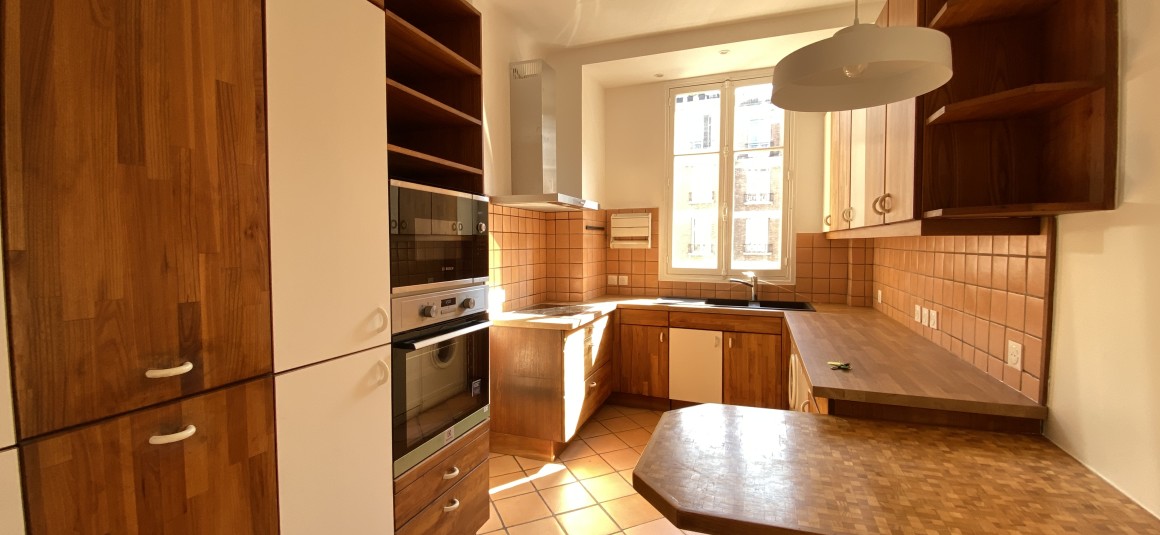 VIDE – 3 ch – 111 m2 – Paris 16e – Village Auteuil – Ave Marechal Lyautey – Balcon – 4e étage ascenseur – Loyer cc : 3.750 €
