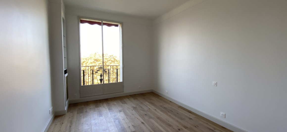 VIDE – 3 ch – 111 m2 – Paris 16e – Village Auteuil – Ave Marechal Lyautey – Balcon – 4e étage ascenseur – Loyer cc : 3.750 €