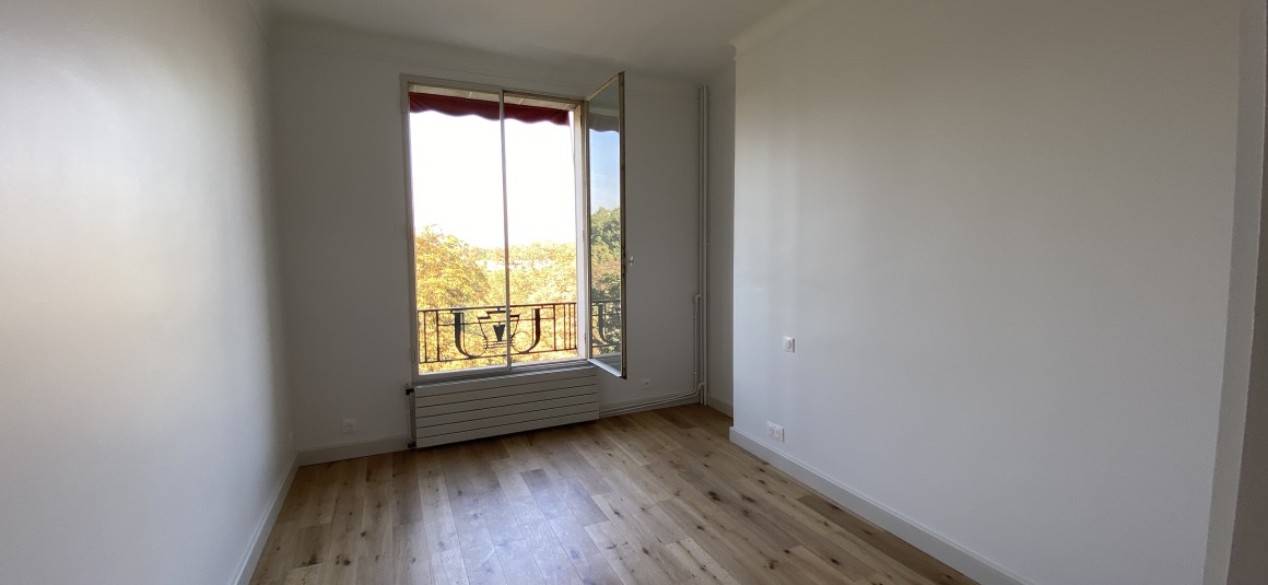 VIDE – 3 ch – 111 m2 – Paris 16e – Village Auteuil – Ave Marechal Lyautey – Balcon – 4e étage ascenseur – Loyer cc : 3.750 €