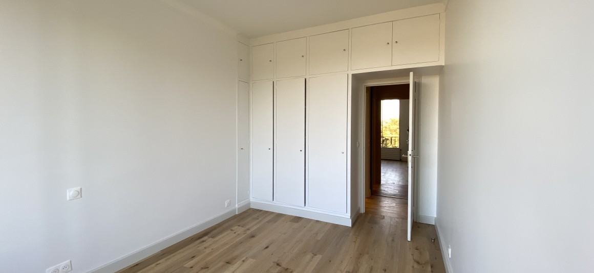 VIDE – 3 ch – 111 m2 – Paris 16e – Village Auteuil – Ave Marechal Lyautey – Balcon – 4e étage ascenseur – Loyer cc : 3.750 €