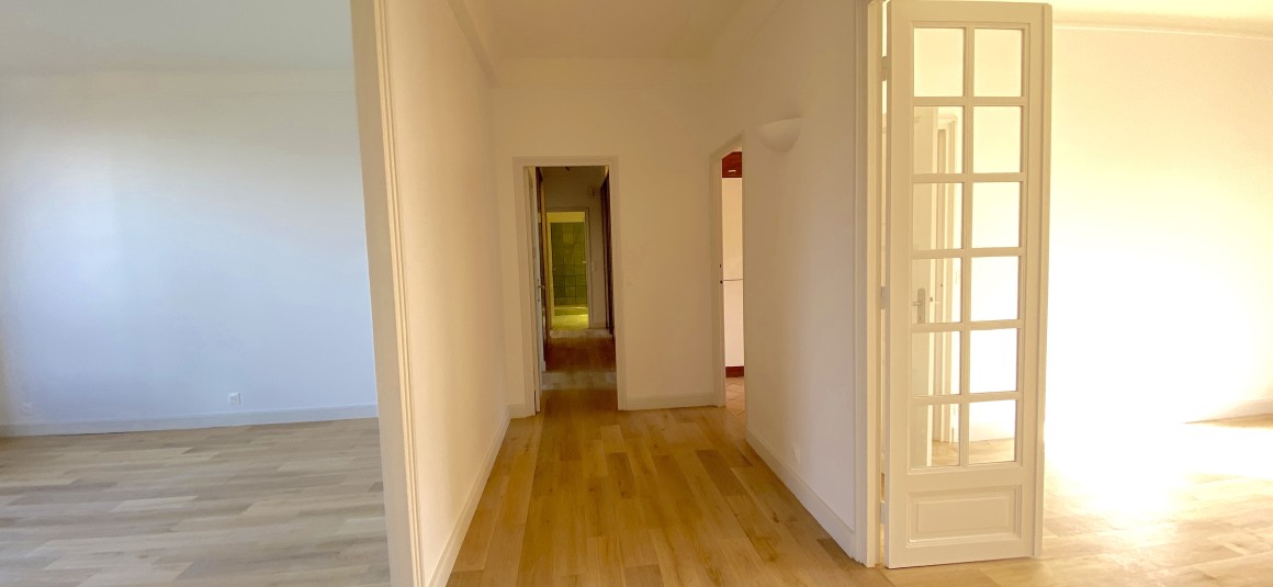 VIDE – 3 ch – 111 m2 – Paris 16e – Village Auteuil – Ave Marechal Lyautey – Balcon – 4e étage ascenseur – Loyer cc : 3.750 €