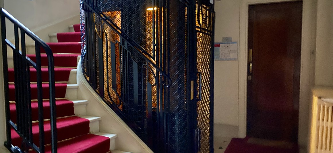 VIDE – 3 ch – 111 m2 – Paris 16e – Village Auteuil – Ave Marechal Lyautey – Balcon – 4e étage ascenseur – Loyer cc : 3.750 €