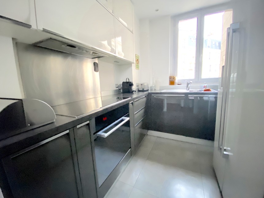 MEUBLÉ – 1 ch – Spacieux 2 pièces – 78 m2 – Paris 18e – Lamarck – 4e etage avec ascenseur – Loyer cc : 2.500 € (+ possibilité de parking en sus)