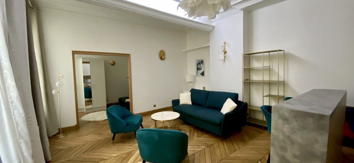 MEUBLÉ – 1ch – Paris 9ème – 47 m2 – Rue de la Grange Batelière – Richelieu Drouot – 3ème étage ascenseur – Loyer cc : 2.200 €