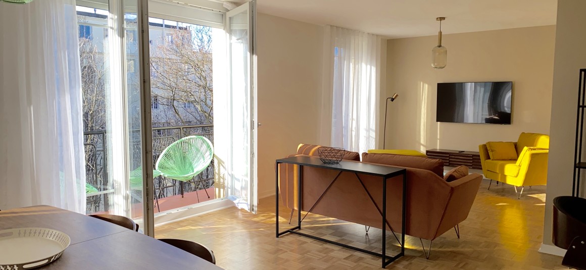 MEUBLÉ – 2 chambres – Paris 16e – Bld de Montmorency – 88 m2 + Balcon 4 m2 – 4e étage avec ascenseur – Loyer cc : 2.950 euros (chauffage et eau chaude collectifs)