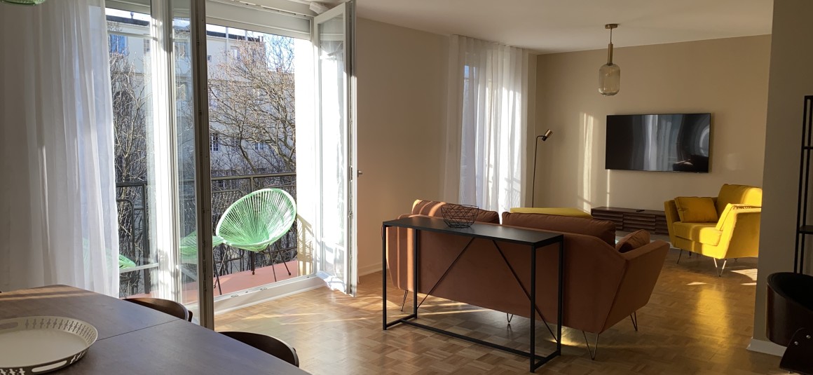 MEUBLÉ – 2 chambres – Paris 16e – Bld de Montmorency – 88 m2 + Balcon 4 m2 – 4e étage avec ascenseur – Loyer cc : 2.950 euros (chauffage et eau chaude collectifs)