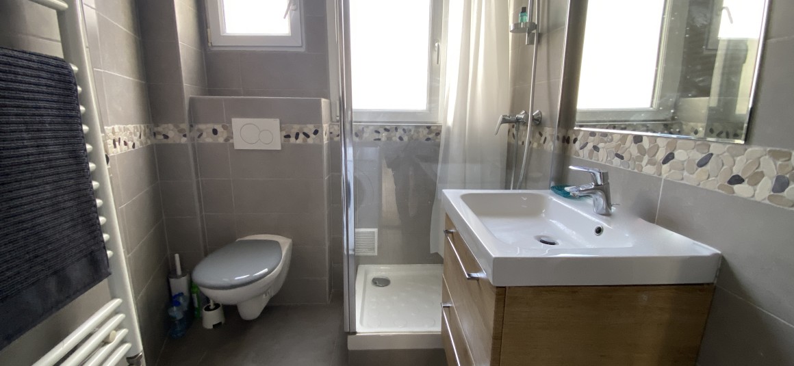 MEUBLÉ – 2 chambres – 53 m2 – Paris 9ème – Cité Trévise – 4ème étage sans ascenseur – Loyer charges comprises : 1.950 €