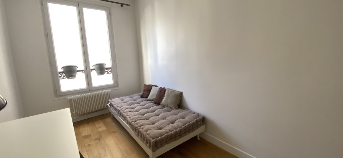 MEUBLÉ – 2 chambres – 53 m2 – Paris 9ème – Cité Trévise – 4ème étage sans ascenseur – Loyer charges comprises : 1.950 €