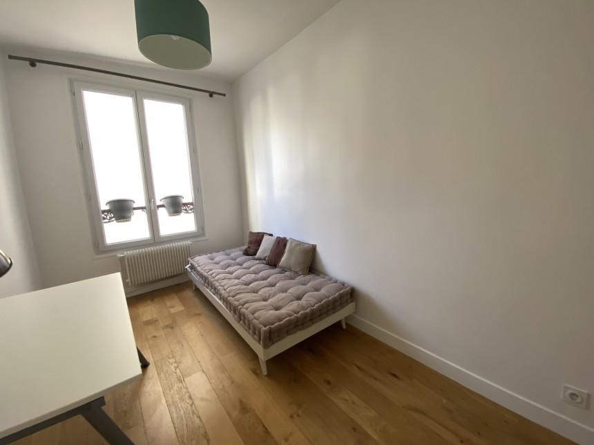 MEUBLÉ – 2 chambres – 53 m2 – Paris 9ème – Cité Trévise – 4ème étage sans ascenseur – Loyer charges comprises : 1.950 €