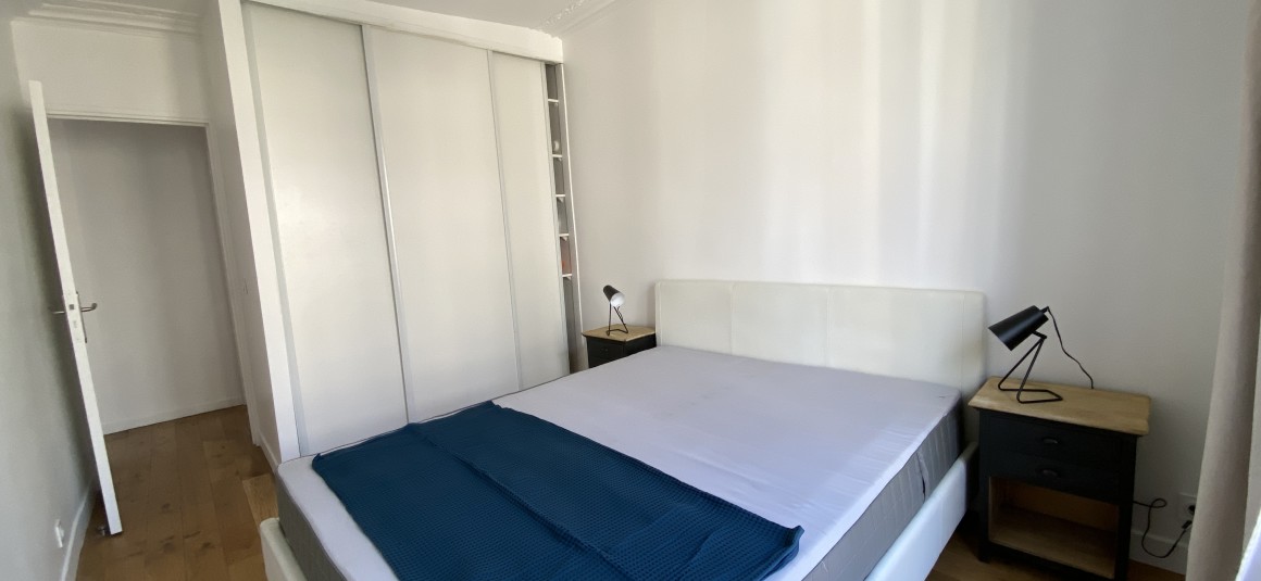 MEUBLÉ – 2 chambres – 53 m2 – Paris 9ème – Cité Trévise – 4ème étage sans ascenseur – Loyer charges comprises : 1.950 €