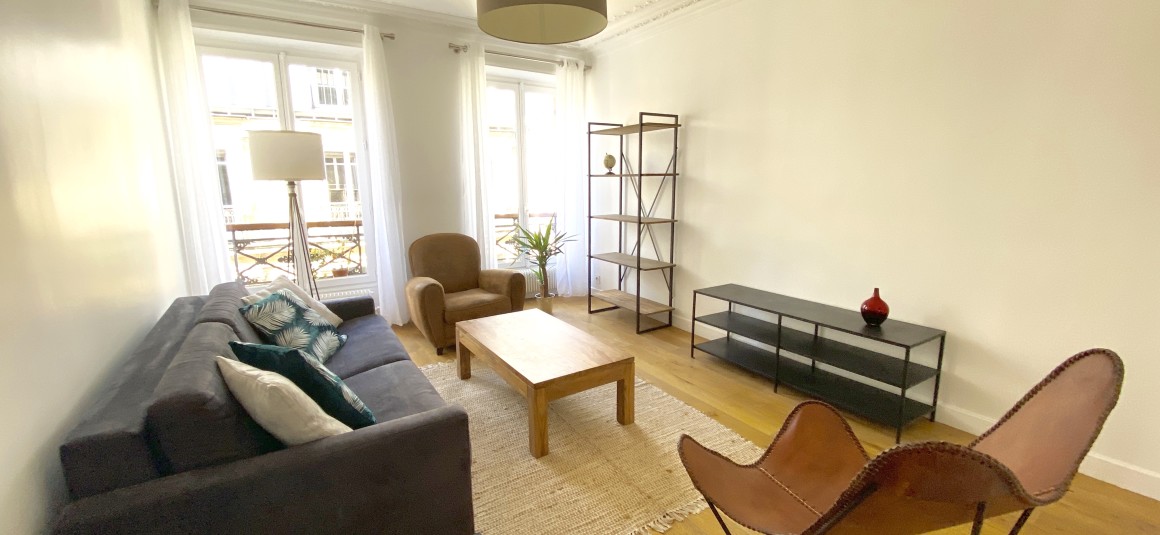 MEUBLÉ – 2 chambres – 53 m2 – Paris 9ème – Cité Trévise – 4ème étage sans ascenseur – Loyer charges comprises : 1.950 €