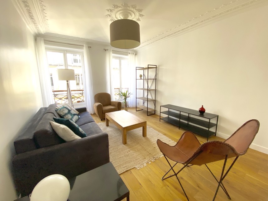 MEUBLÉ – 2 chambres – 53 m2 – Paris 9ème – Cité Trévise – 4ème étage sans ascenseur – Loyer charges comprises : 1.950 €