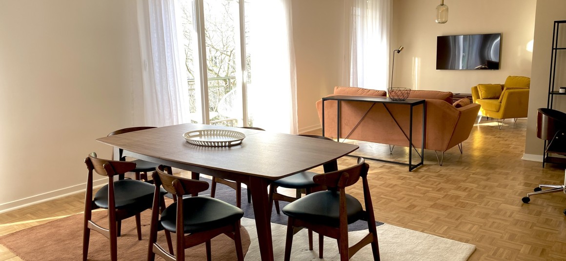 MEUBLÉ – 2 chambres – Paris 16e – Bld de Montmorency – 88 m2 + Balcon 4 m2 – 4e étage avec ascenseur – Loyer cc : 2.950 euros (chauffage et eau chaude collectifs)