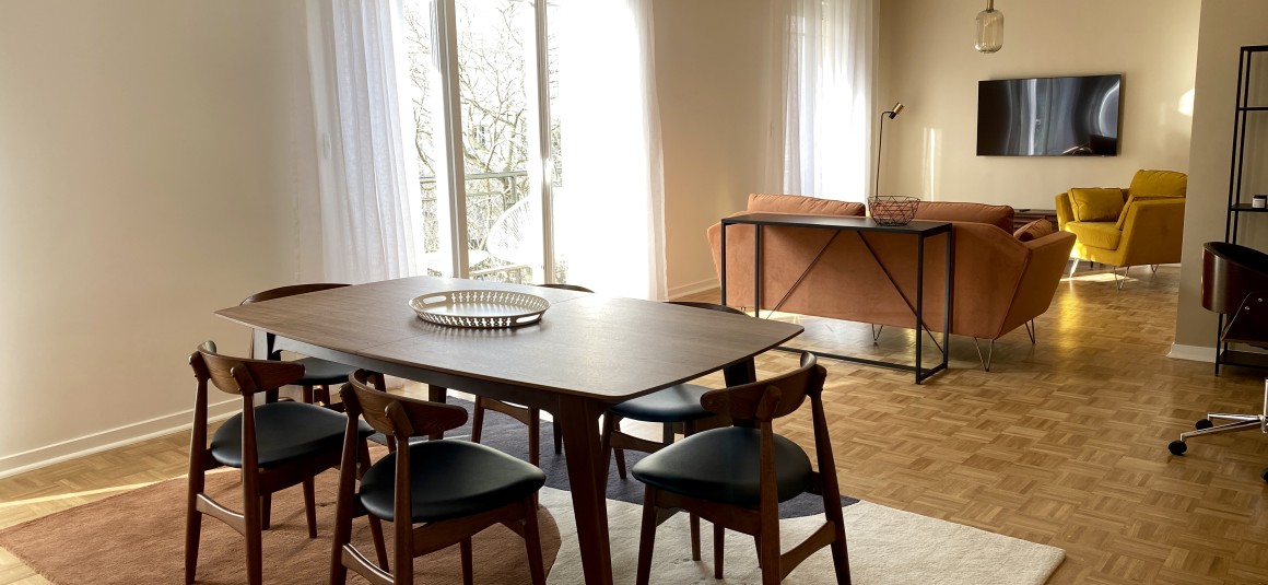 MEUBLÉ – 2 chambres – Paris 16e – Bld de Montmorency – 88 m2 + Balcon 4 m2 – 4e étage avec ascenseur – Loyer cc : 2.950 euros (chauffage et eau chaude collectifs)