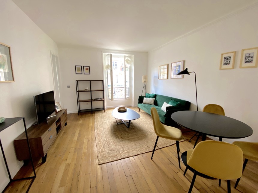 MEUBLÉ – RÉFECTION TOTALE – 1ère LOCATION –  1 chambre – 44 m2 – Paris 7ème – Rue Saint Dominique (Gros Caillou) – 4e étage ascenseur – Loyer cc : 2.100 €